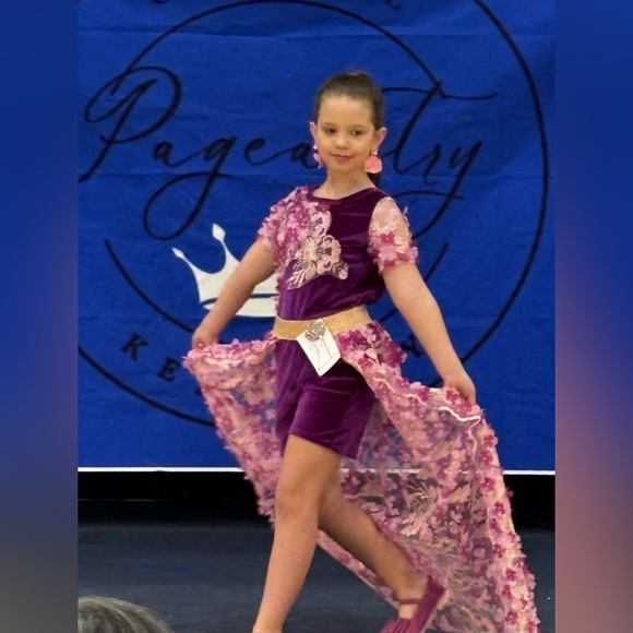 Custom one of a kind fun fashion - Picture 4 of 5